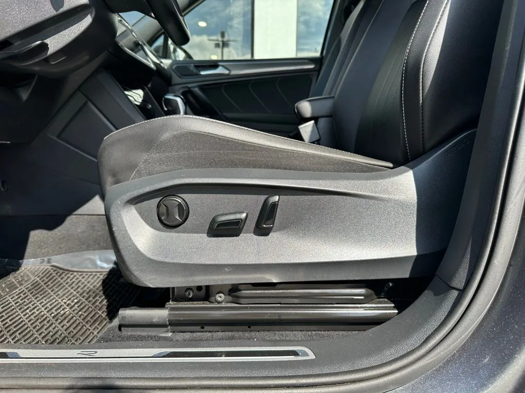 2022 Volkswagen Tiguan SE R-Line Black photo 4