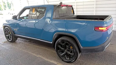 More photos of 2022 Rivian R1T Adventure at AutoGiant USA Fishers, IN