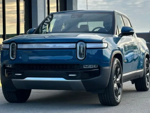 More photos of 2022 Rivian R1T Adventure at AutoGiant USA Fishers, IN