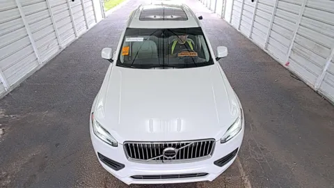 More photos of 2022 Volvo XC90 T6 Momentum at AutoGiant USA Fishers, IN