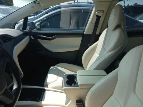More photos of 2018 Tesla Model X P100D at AutoGiant USA Fishers, IN