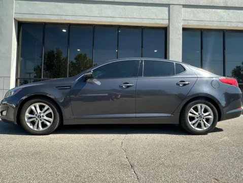 More photos of 2011 Kia Optima EX at AutoGiant USA Fishers, IN