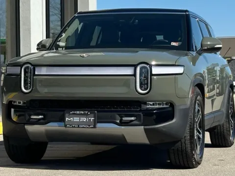 More photos of 2022 Rivian R1S Launch Edition at AutoGiant USA Fishers, IN