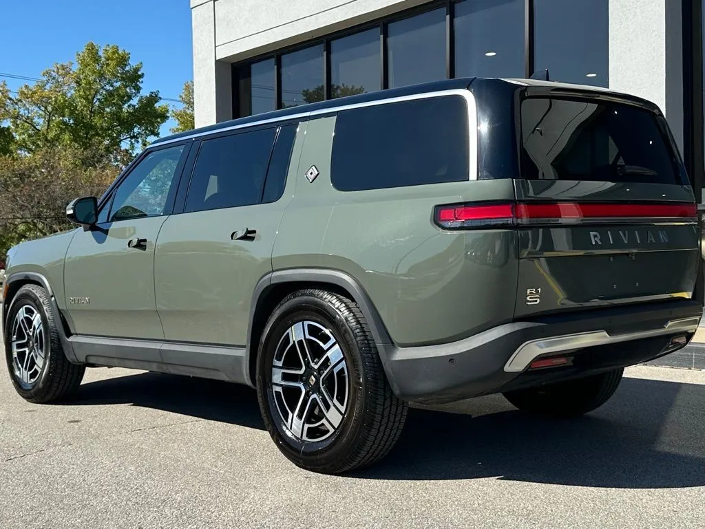 2022 Rivian R1S Launch Edition photo 2