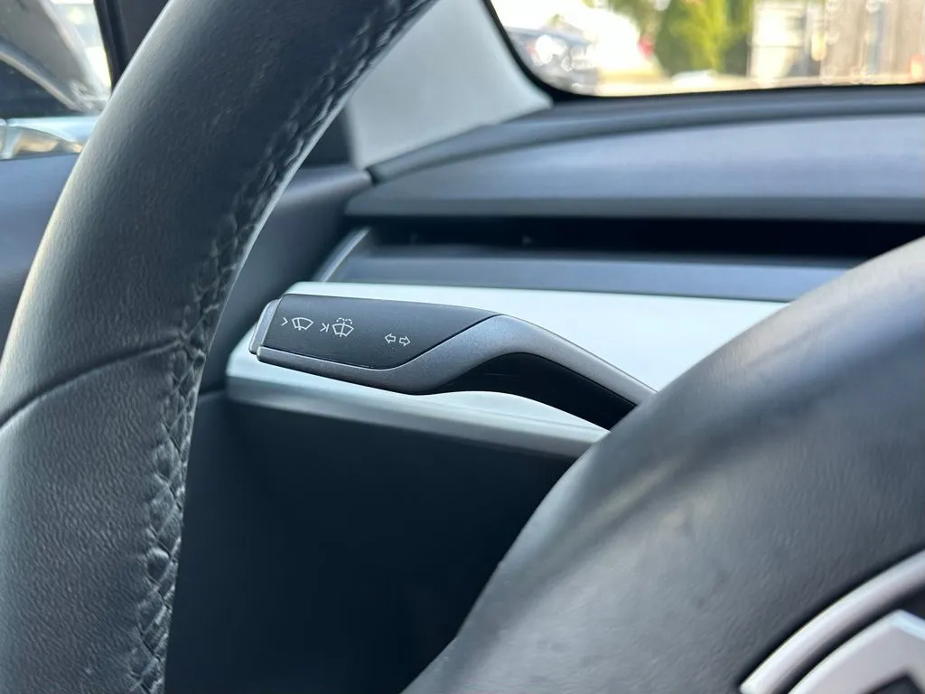 2019 Tesla Model 3 Performance photo 35