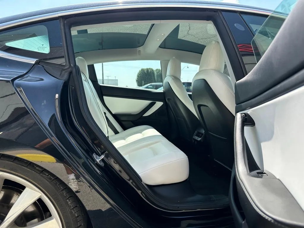 2019 Tesla Model 3 Performance photo 11