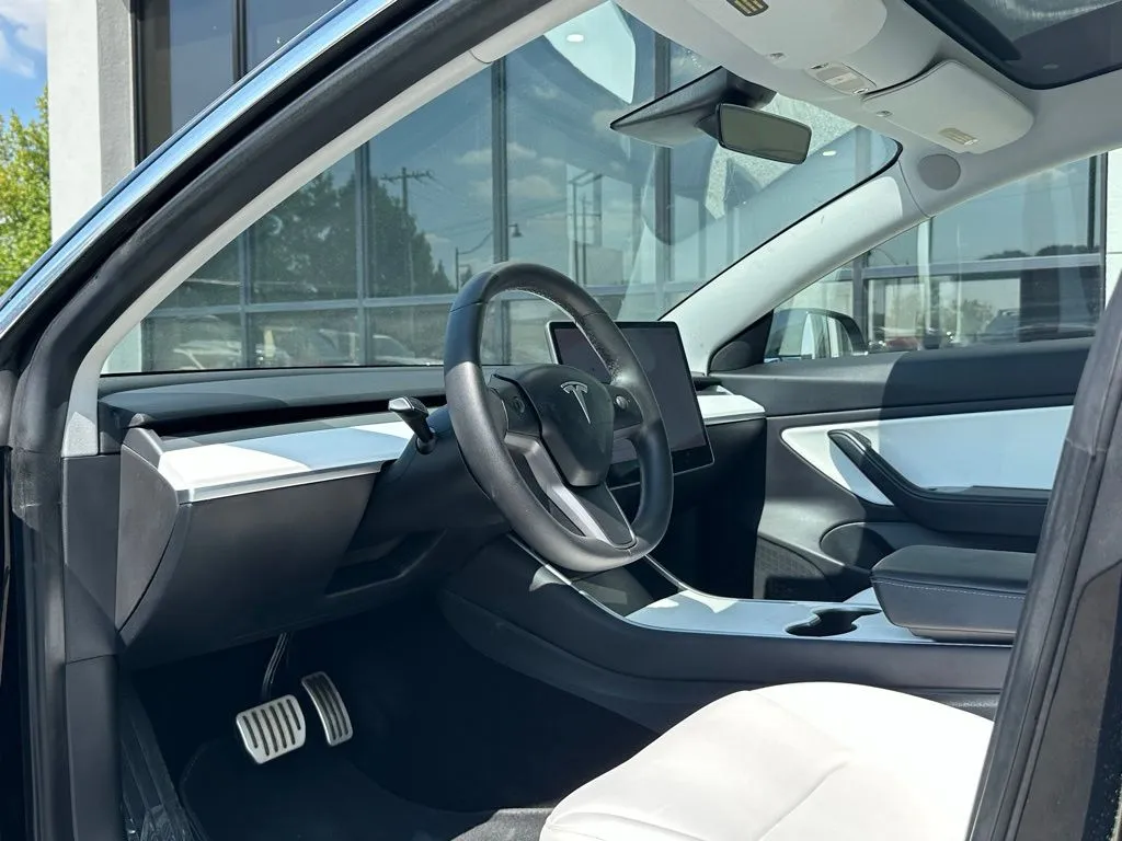 2019 Tesla Model 3 Performance photo 22