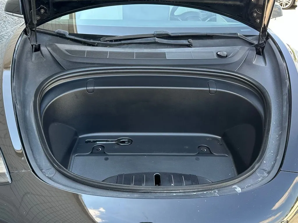 2019 Tesla Model 3 Performance photo 19