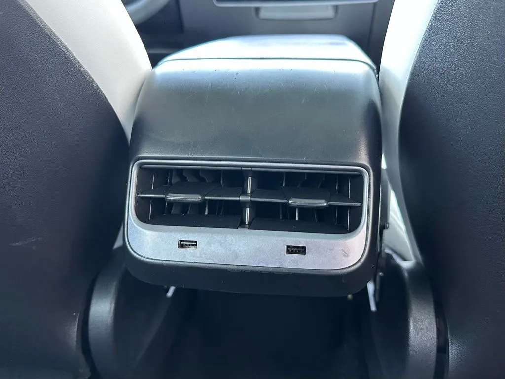 2019 Tesla Model 3 Performance photo 12