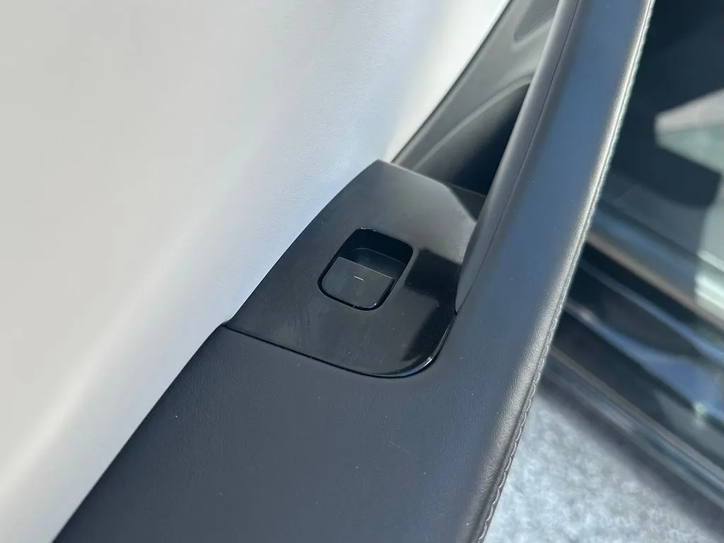 2019 Tesla Model 3 Performance photo 28