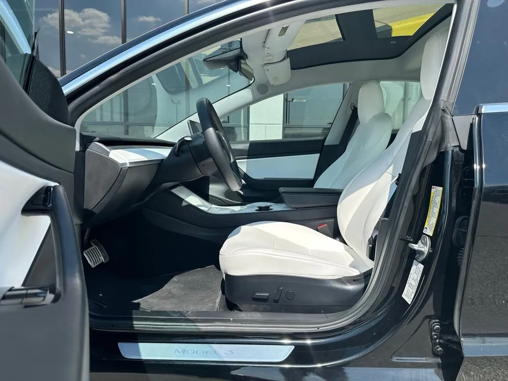 2019 Tesla Model 3 Performance photo 7