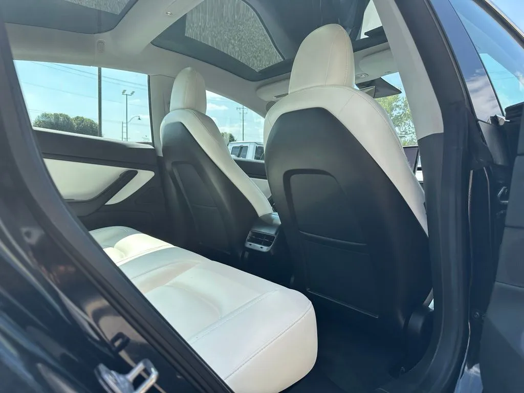 2019 Tesla Model 3 Performance photo 31