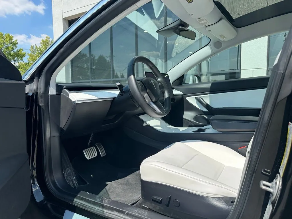 2019 Tesla Model 3 Performance photo 27