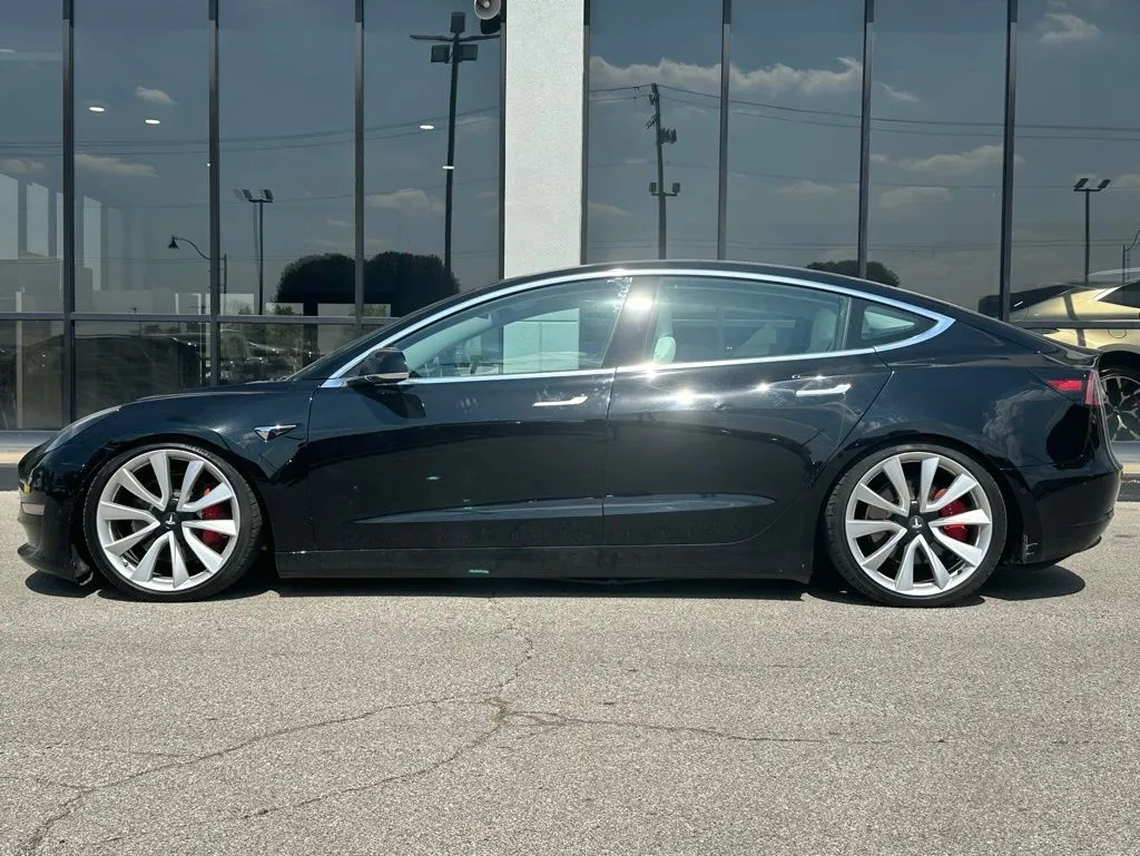 2019 Tesla Model 3 Performance photo 40