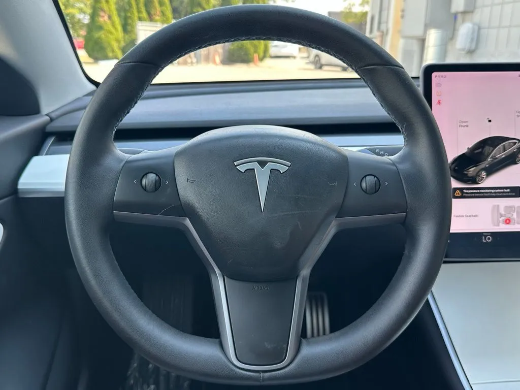 2019 Tesla Model 3 Performance photo 15