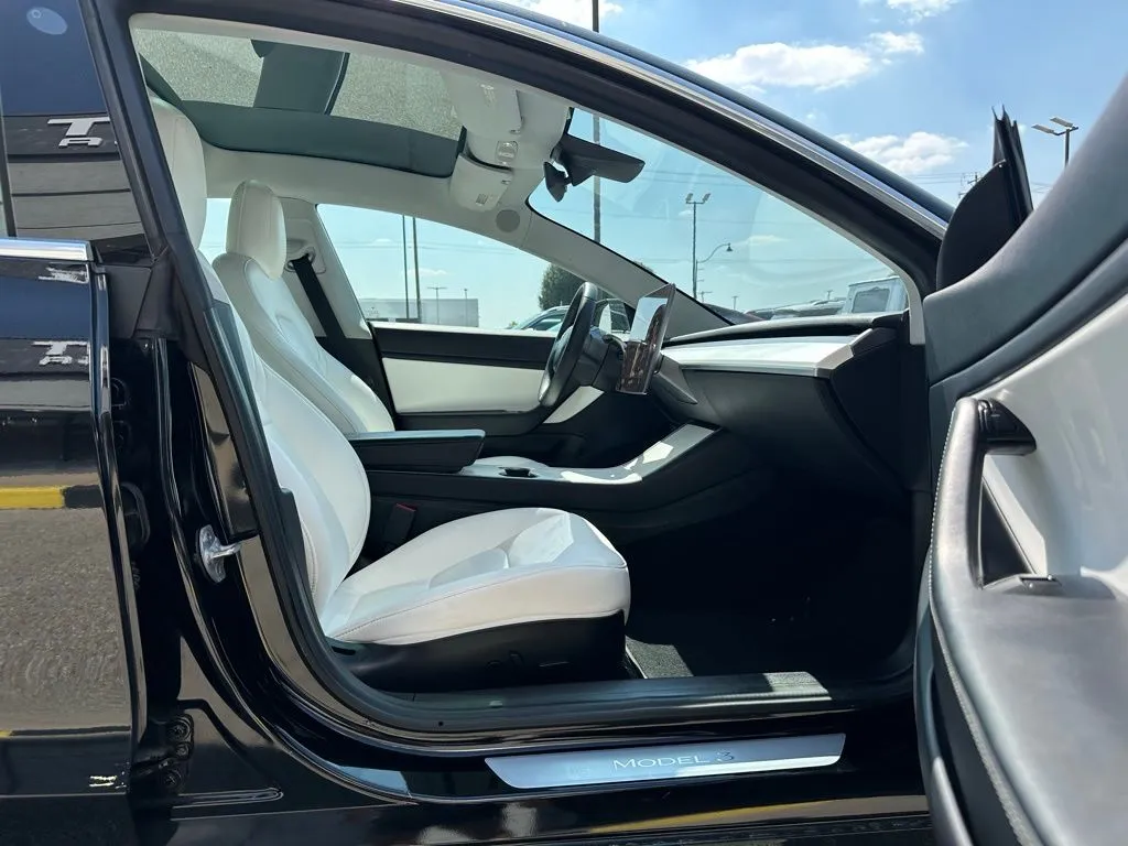 2019 Tesla Model 3 Performance photo 14