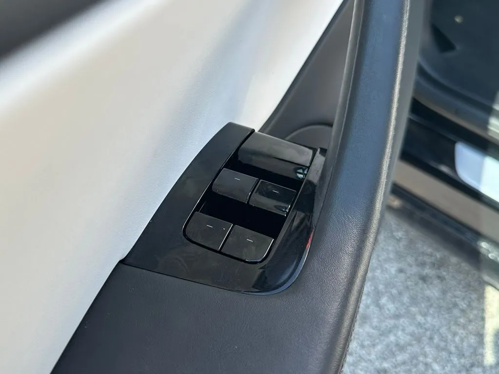 2019 Tesla Model 3 Performance photo 6