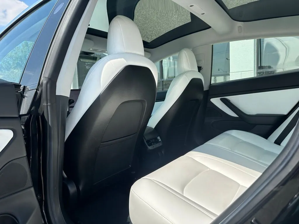 2019 Tesla Model 3 Performance photo 29