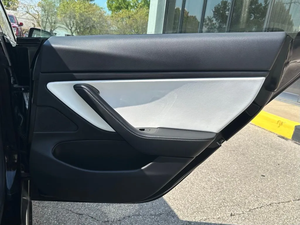 2019 Tesla Model 3 Performance photo 10
