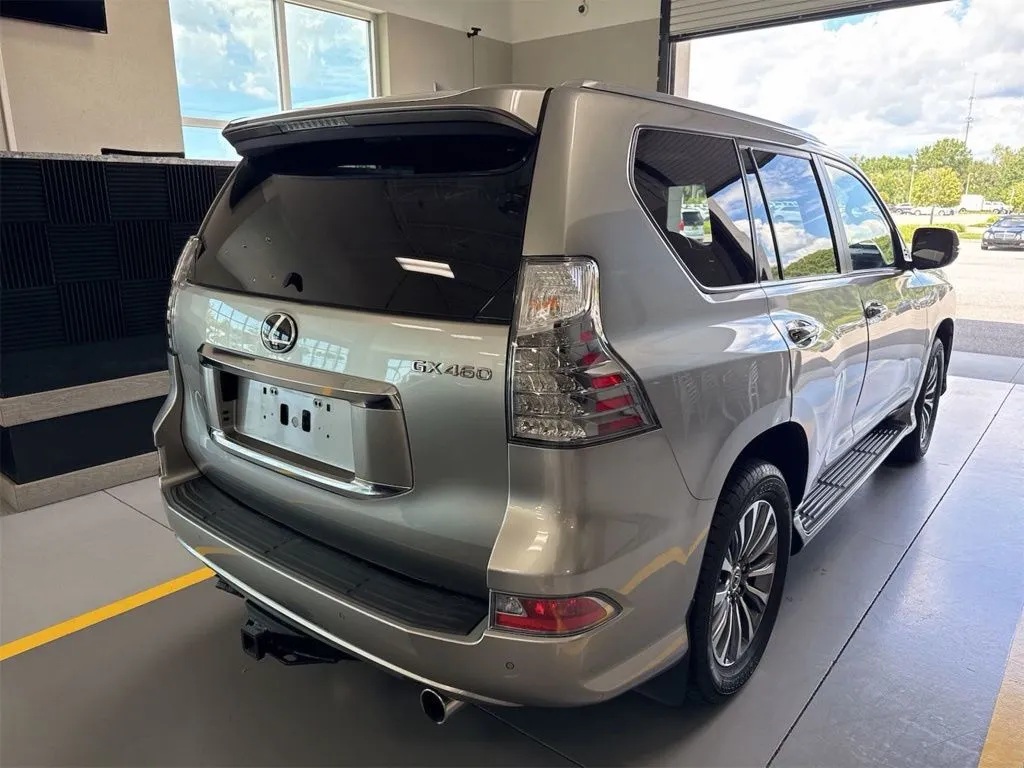 2022 Lexus GX 460 Luxury photo 2