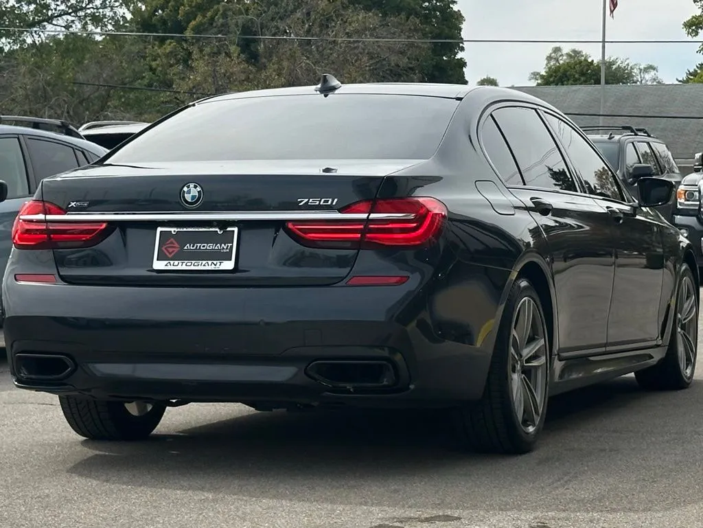 2019 Bmw 750i / B7 xDrive Sedan photo 4