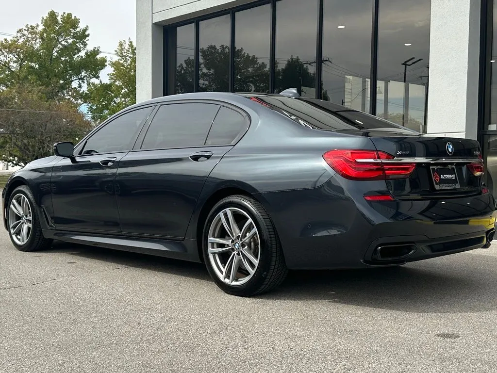 2019 Bmw 750i / B7 xDrive Sedan photo 3