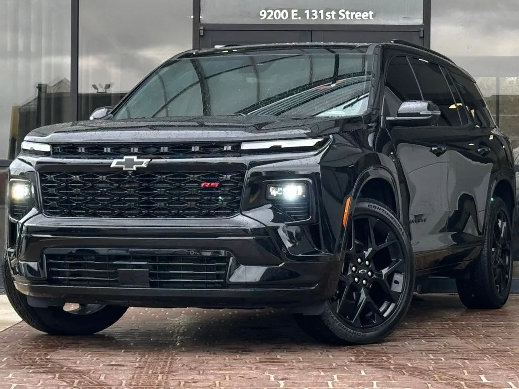 Black 2025 Chevrolet Traverse RS for sale in Fishers, IN