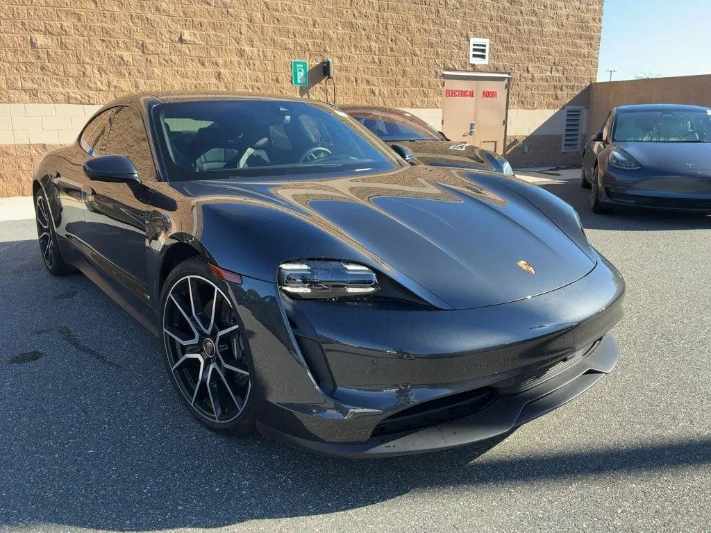 2022 Porsche Taycan Base photo 3
