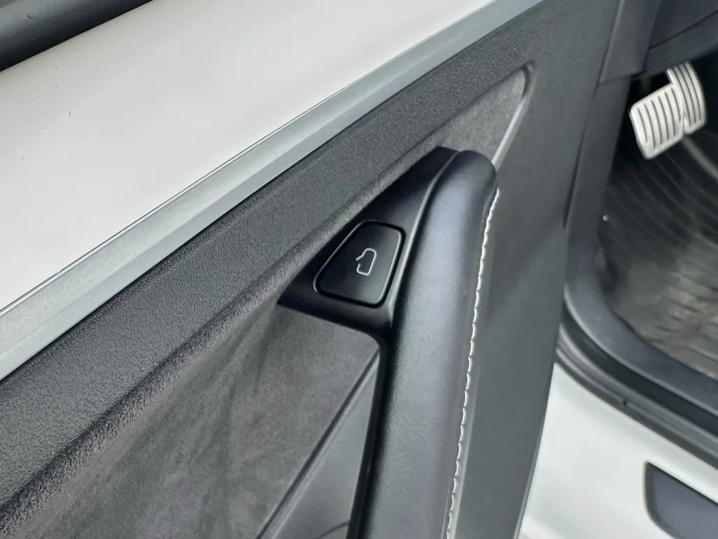 2022 Tesla Model 3 Performance photo 25