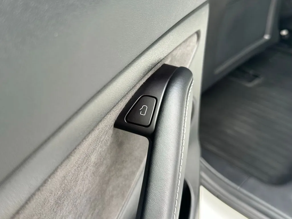 2022 Tesla Model 3 Performance photo 7