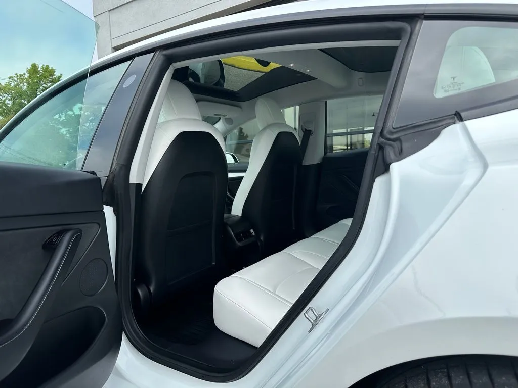 2022 Tesla Model 3 Performance photo 28