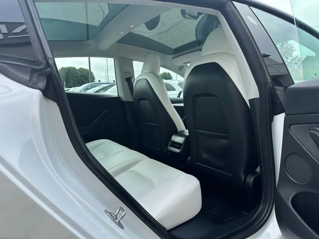 2022 Tesla Model 3 Performance photo 30