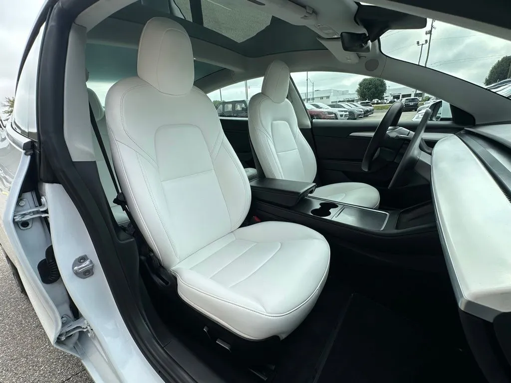 2022 Tesla Model 3 Performance photo 13