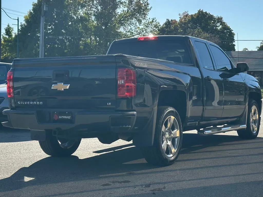 2017 Chevrolet Silverado 1500 LT photo 4