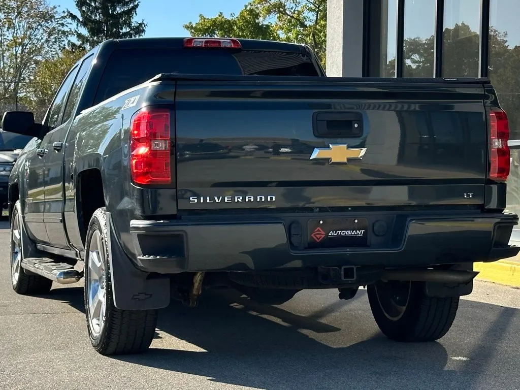2017 Chevrolet Silverado 1500 LT photo 3