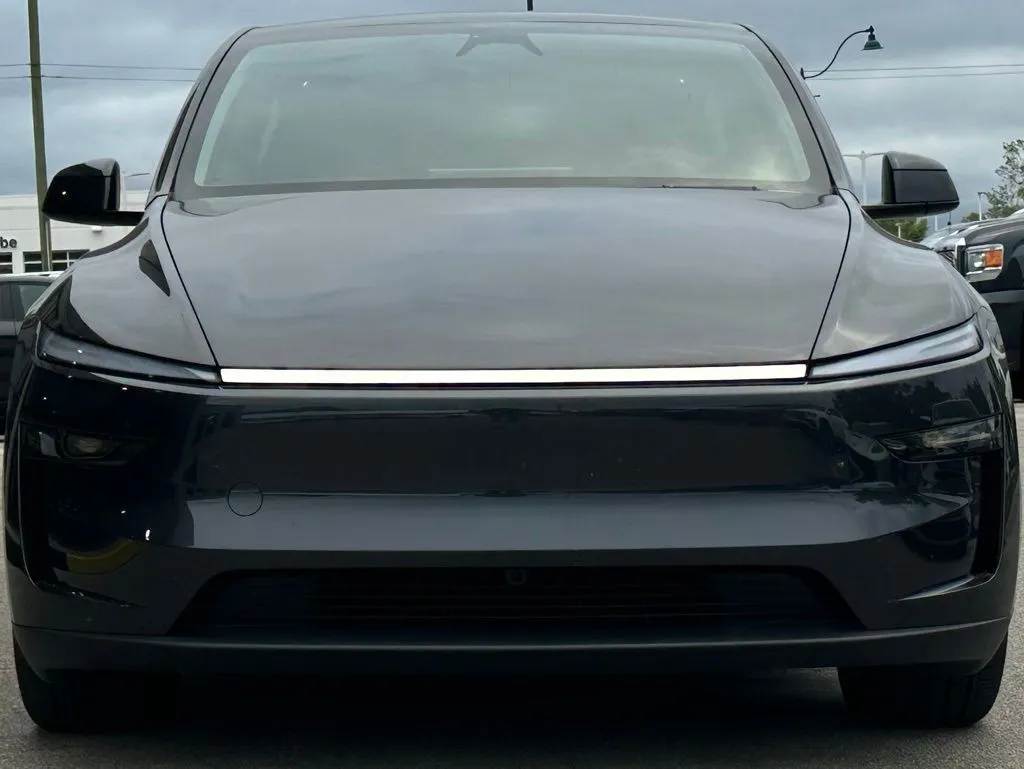 2026 Tesla Model Y Long Range photo 3