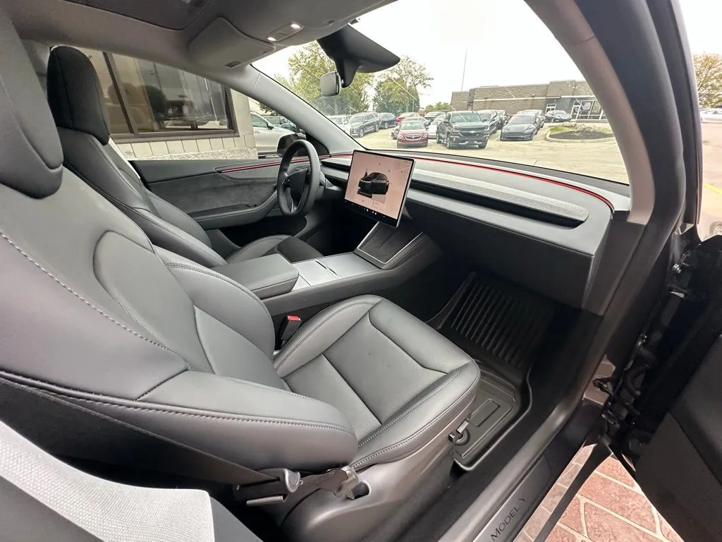 2026 Tesla Model Y Long Range photo 2