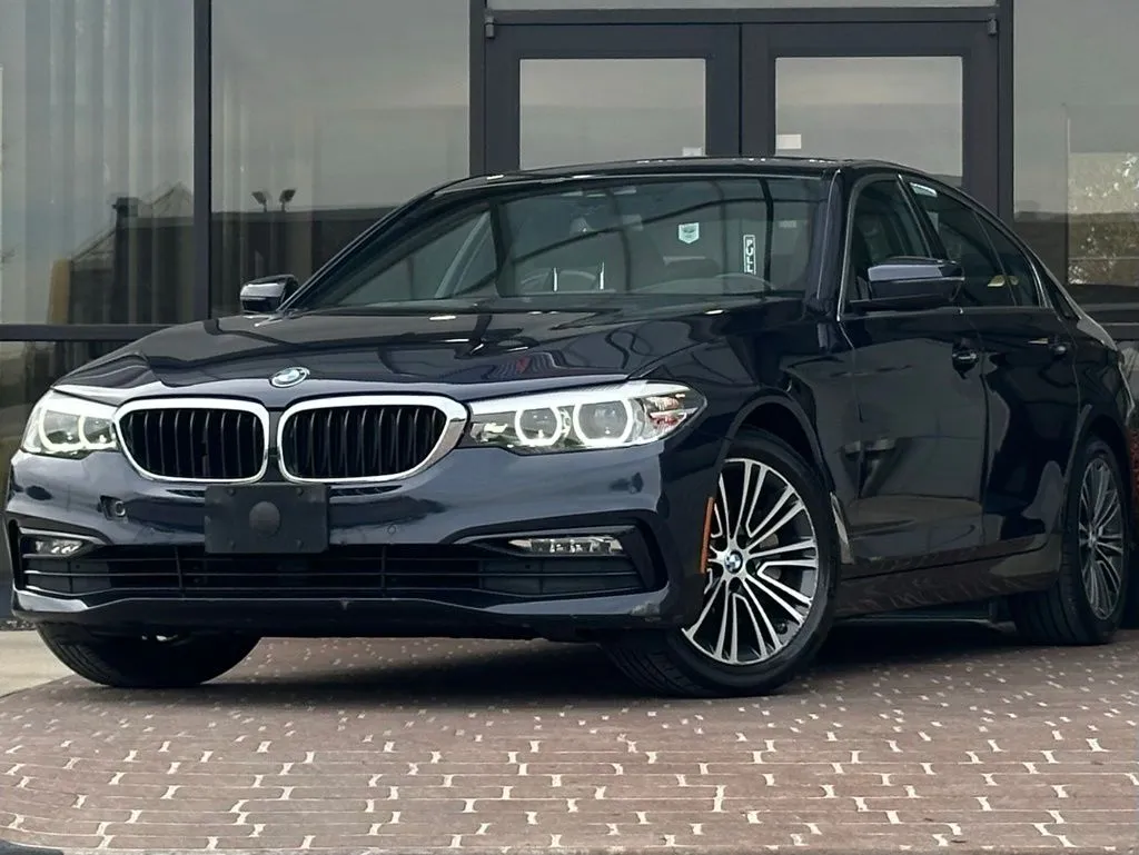 Blue 2018 BMW 5 Series 530i xDrive for sale in Fishers, IN