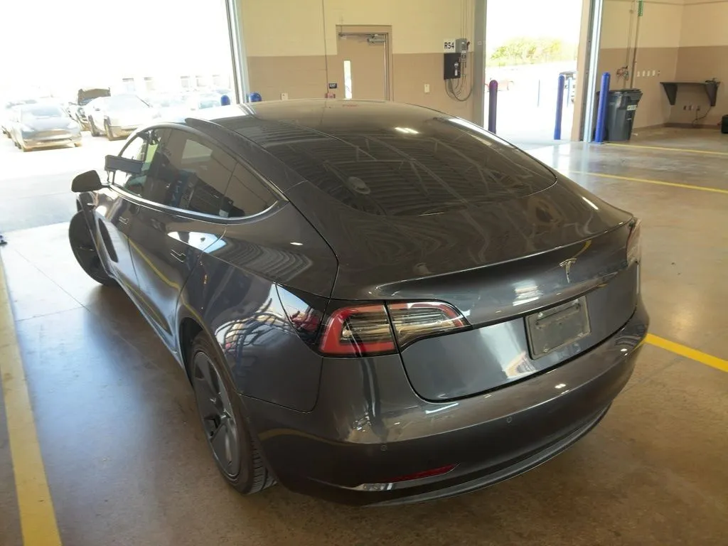 2022 Tesla Model 3 photo 2