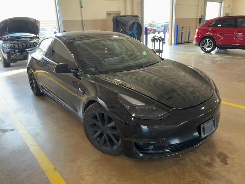 2023 Tesla Model 3 photo 3