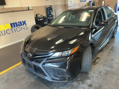Black 2024 Toyota Camry SE for sale in Fishers, IN