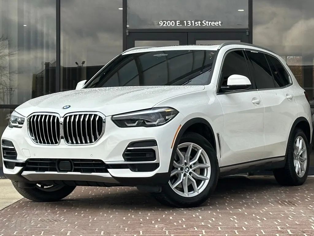 White 2022 BMW X5 xDrive40i for sale in Fishers, IN