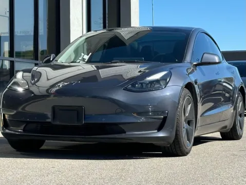 More photos of 2022 Tesla Model 3 at AutoGiant USA Fishers, IN