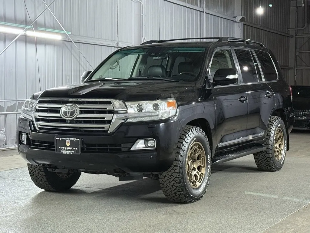 2016 Toyota Land Cruiser Base's photo