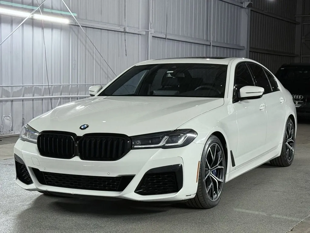 2021 BMW 5 Series M550i's photo