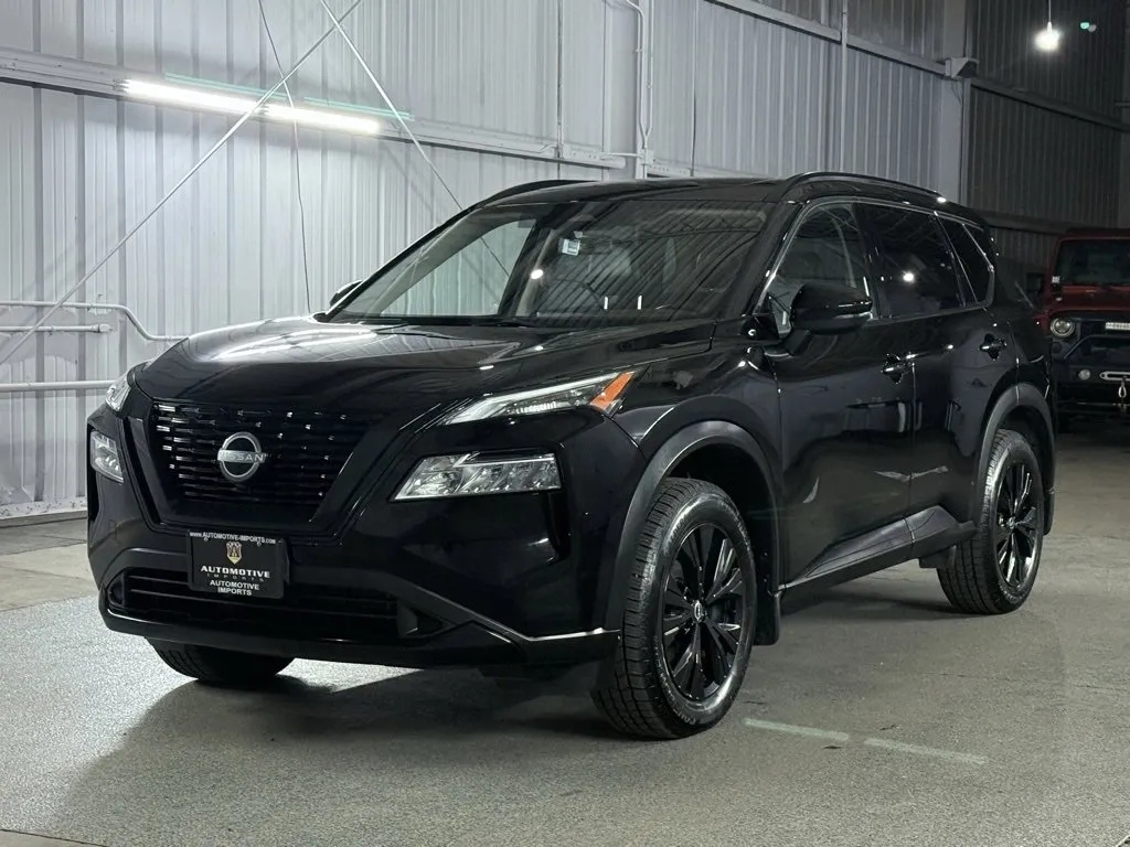 2023 Nissan Rogue SV's photo