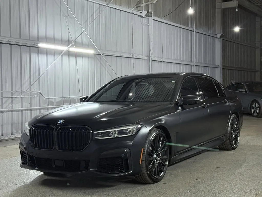 2022 BMW 7 Series 750's photo