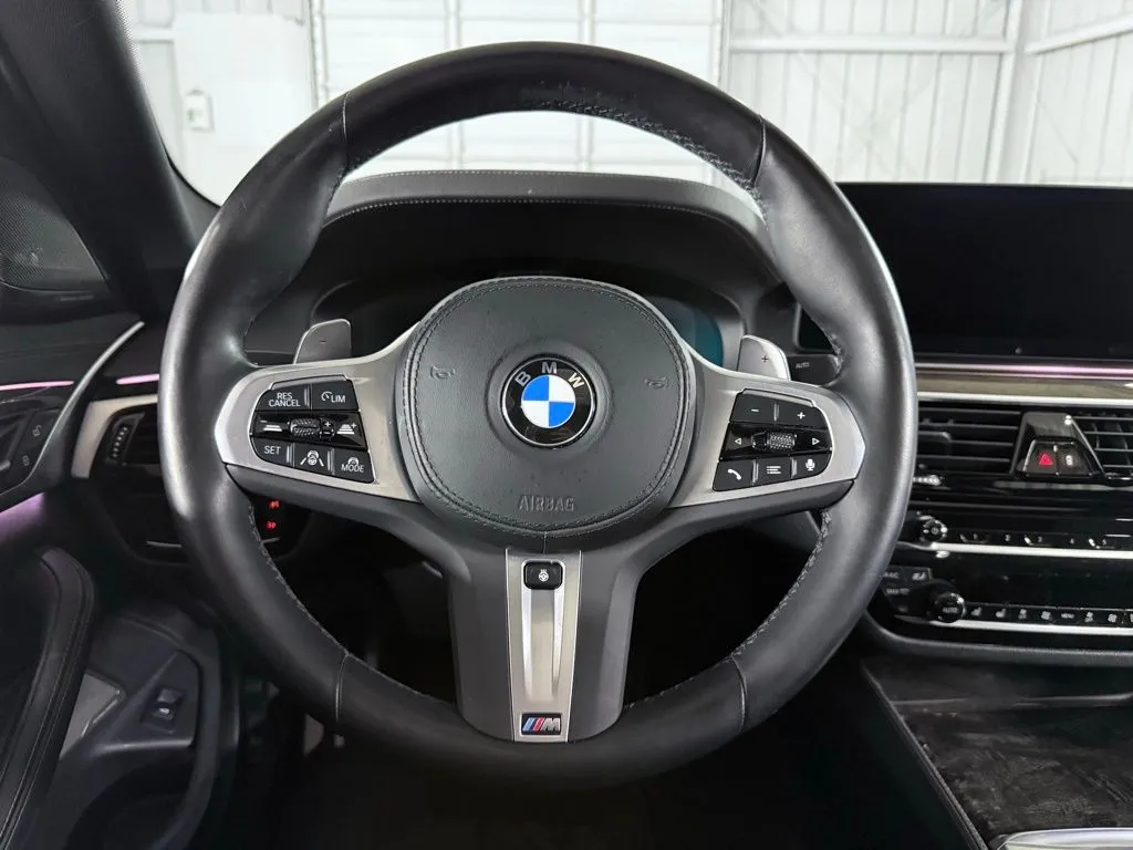 2023 BMW 5 Series M550i - Photo 44
