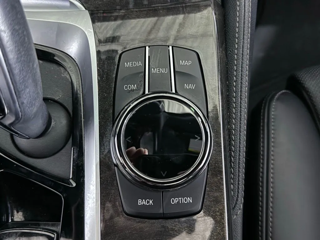 2023 BMW 5 Series M550i - Photo 42