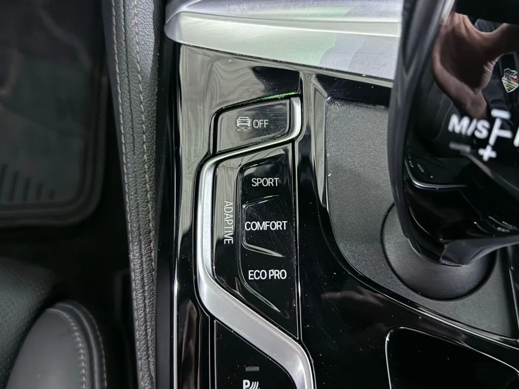 2023 BMW 5 Series M550i - Photo 39
